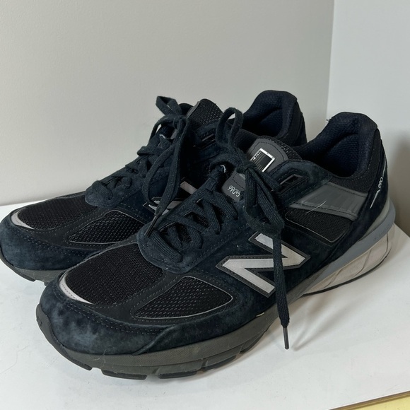 New Balance 990v5 Made in USA 11.5 Black Sneaker Like New - Picture 1 of 14
